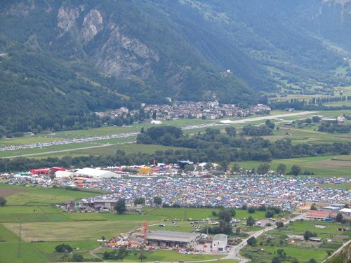 Bildname: Sicht uf ds Gampel-Openair.jpg 
 Breite: 500 Pixel 
 H�he: 375 Pixel 
 Gr�sse: 123 kB 